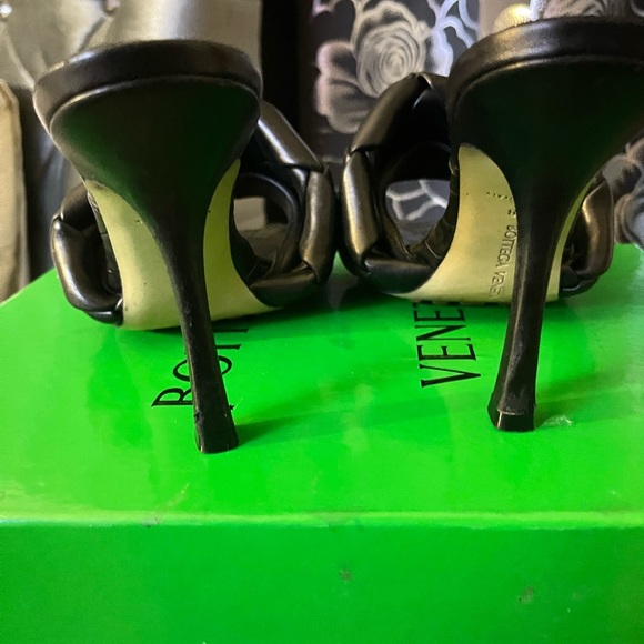 Gently worn size 38 original box and dust bags included - Picture 3 of 6